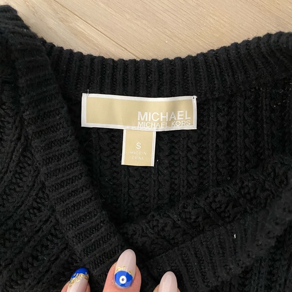 Cut out shoulder black sweater - Picture 2 of 2